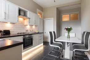 Sleek and Modern 2BR Home Near City Centre - Image 2