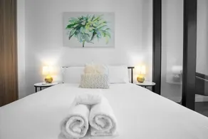 Charming Gem In Center Melbourne - Image 2