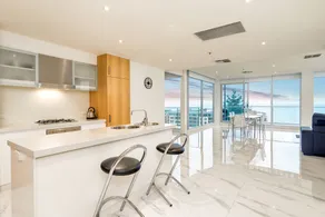 Glenelg Skyline Beachfront Penthouse, Adelaide - Image 2