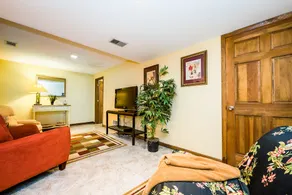 Blue Jay Manor - Image 5