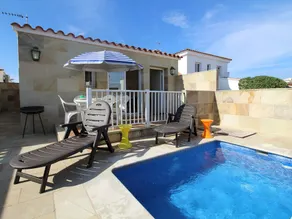 Peaceful Holiday Home With Private Pool in Empuriabrava - Image 2