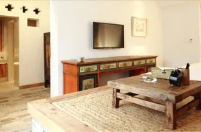 Zuoyouke Theme Hotel - Image 4