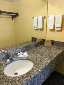 Lake Houmas Inn - Image 2