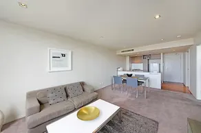 Wyndel Apartments - Berry Street - Image 2