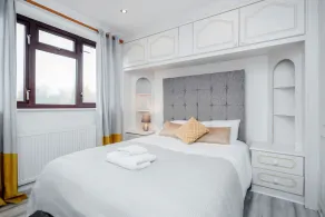 3br-sleeps5-parking-garden-accesstolondon - Image 4