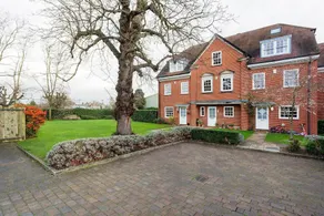 Veeve- Three Bedroom House- Deuce Delight - Image 3