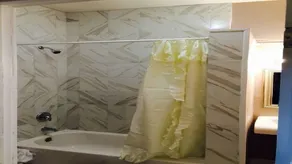 Spacious 1-bedroom retreat in Harlem - Image 3