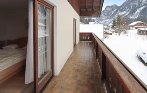 Beautiful Caravan in Gosau With 6 Bedrooms and Wifi - Image 5