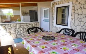 Cosy Apartment Near the Beach in Zubovici, Croatia - Image 4