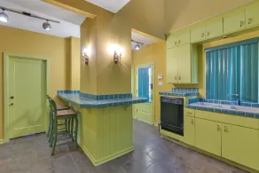 Cute Apartment In The Heart Of The City 2 Bedroom Apts by Redawning - Image 2