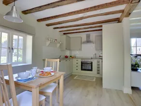 Vintage Holiday Home in Leigh With Swimming Pool - Image 4