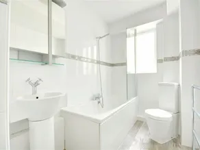 This Seafront Forth Floor Apartment Allows for Fantastic Seaviews From the Balcony - Image 5