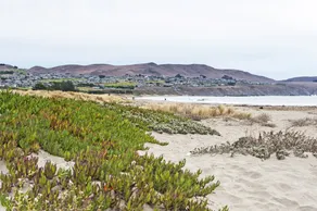 3br W/ Bay Views & Private Hot Tub 3 Bedroom Home - Image 3