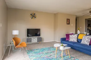 2 Bedroom Apartment w/ Pool, Balcony & WiFi by Frontdesk - Image 2