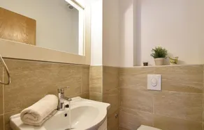 Beautiful Home in Grab With Wifi and 4 Bedrooms - Image 3