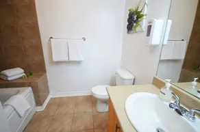 LikeAHotel Le Plateau - Image 3