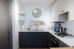 Cozy Modern Apartment In East London - Image 4