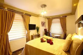 City Hotel - Image 3