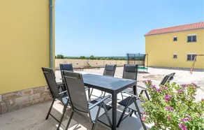 Nice Home in Ninski Stanovi With 4 Bedrooms and Wifi - Image 3