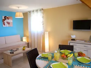 Colorful Holiday Home With a in Mediterranean Style - Image 3
