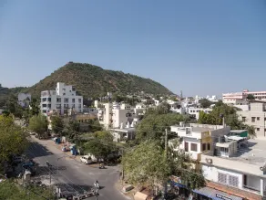 Hotel Royal T By OYO Rooms - Image 4