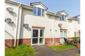 OYO LBH Avon Court - Image 2