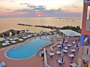 Boletsos Beach Holiday Resort - Image 2