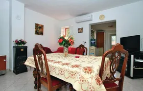 Stunning Home in Smokvica With Wifi and 3 Bedrooms - Image 2