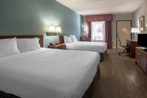 Econo Lodge - Image 3