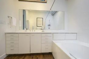 Applewood Suites - The Ossington Loft - Image 4
