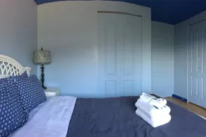 Warm and Sweet Room in West Vancouver - Image 2