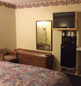 Regency Inn - Image 5