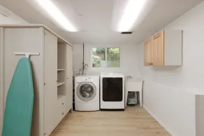 981 Bayview Dr - Image 2