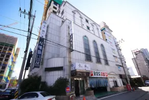 Ulsan Samsan Comodore Motel - Image 1