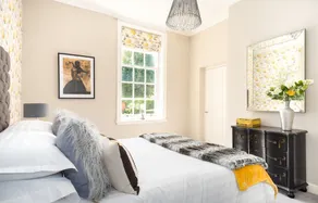 Stunning 1BR Apartment in Central York w/Parking - Image 4