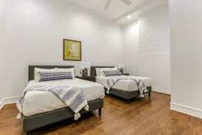 Downtown Spacious Suites by Hosteeva - Image 5