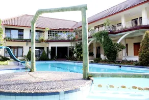 Family Guest House Surabaya by ZEN Rooms - Image 4