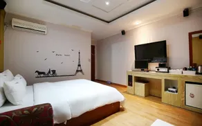Hotel Rooky - Image 4
