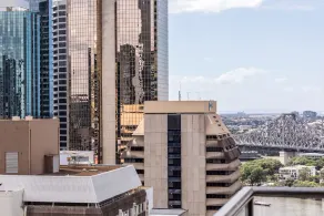 Sky River CBD apartment - Image 5