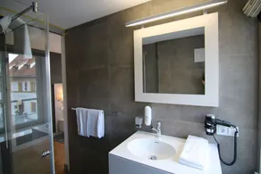 LH Hotel - Image 5