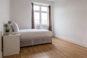 Spacious 2BR flat in Putney - Image 4