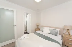 Lakeview Apartment Suite 16 - Image 5