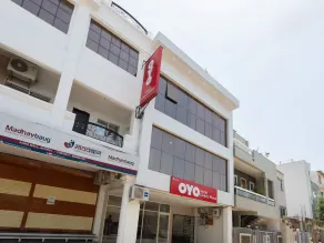 Hotel Cherry Wood by OYO Rooms - Image 3