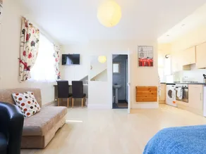 Spacious Studio in Harrow 46c - Image 5