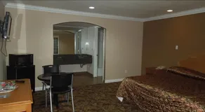 Southern Motel - Image 2