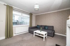 Gorgeous Modern 4 bedroom house - Free Parking and Netflix by WHA for Contractors, Relocation, Busin - Image 4