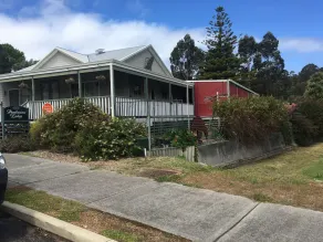 Pemberton Lodge, central location private minigolf - Image 4