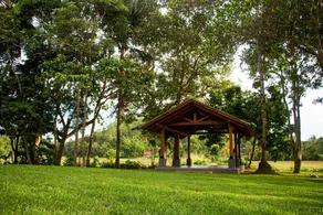 Family House With Large Garden In A Peaceful Setting - Image 4