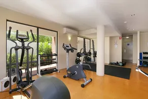 Convenient 3 Bedroom Apartment Close to Casino and CBD - Image 4