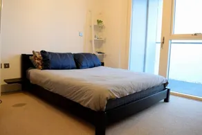 Property in Brixton With Balcony - Image 2